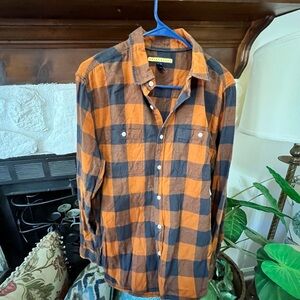 3/$25 💋 Prince & Fox Men’s Orange and Black Checkered Flannel Shirt Size Medium